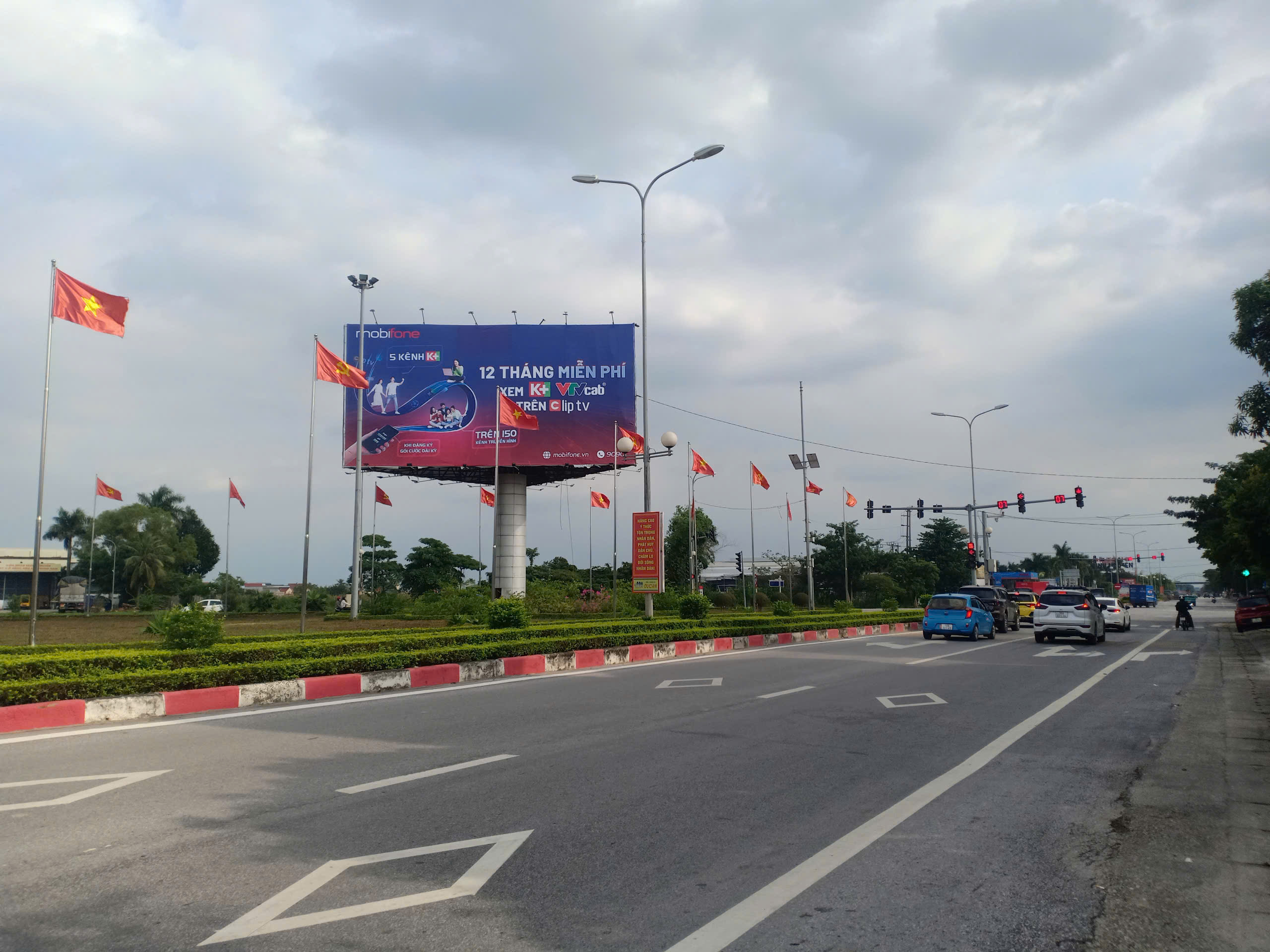 BigSun Group quảng cáo Thương hiệu Mobifone trên billboard